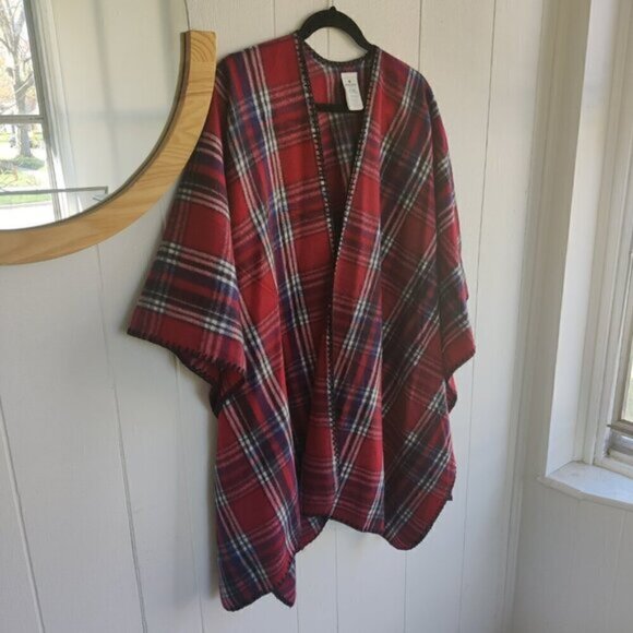 Woolrich Shawl to 'have a cuppa in'  Soft Viscois and a Black Yarn trim loop - Picture 5 of 6